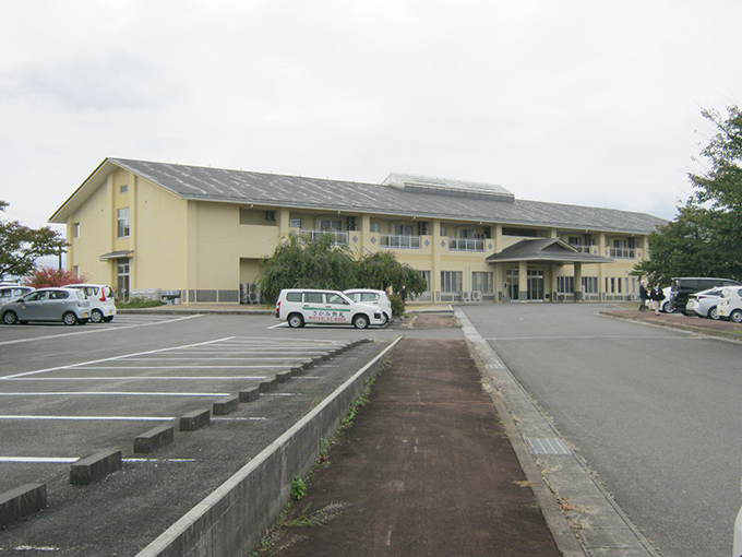 すこやかの里　建物全景